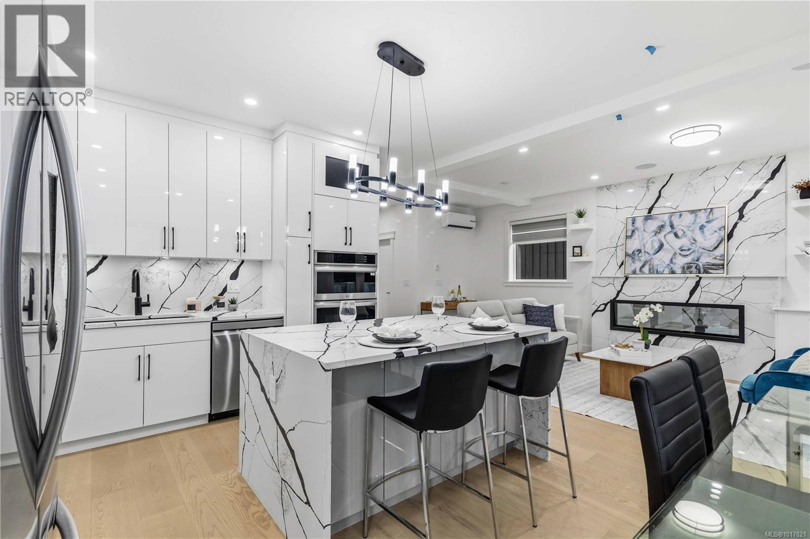  669 Canterbury Road, Saanich