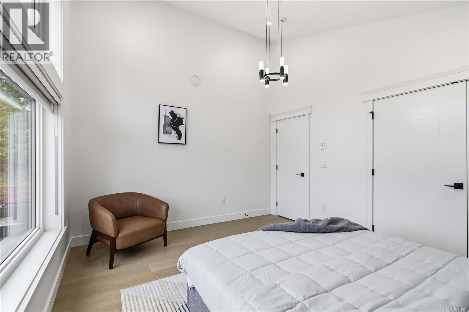  669 Canterbury Road, Saanich