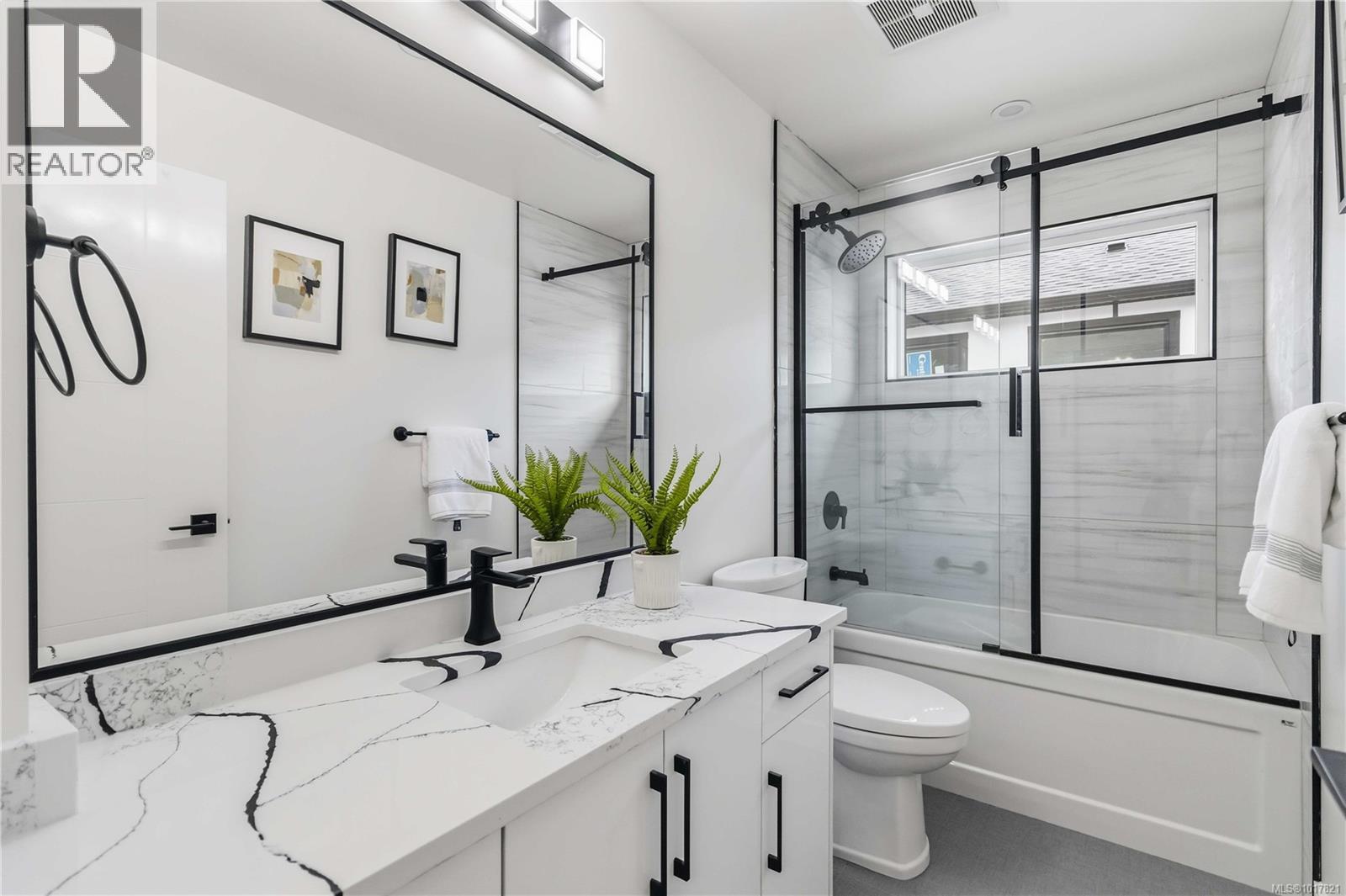  669 Canterbury Road, Saanich