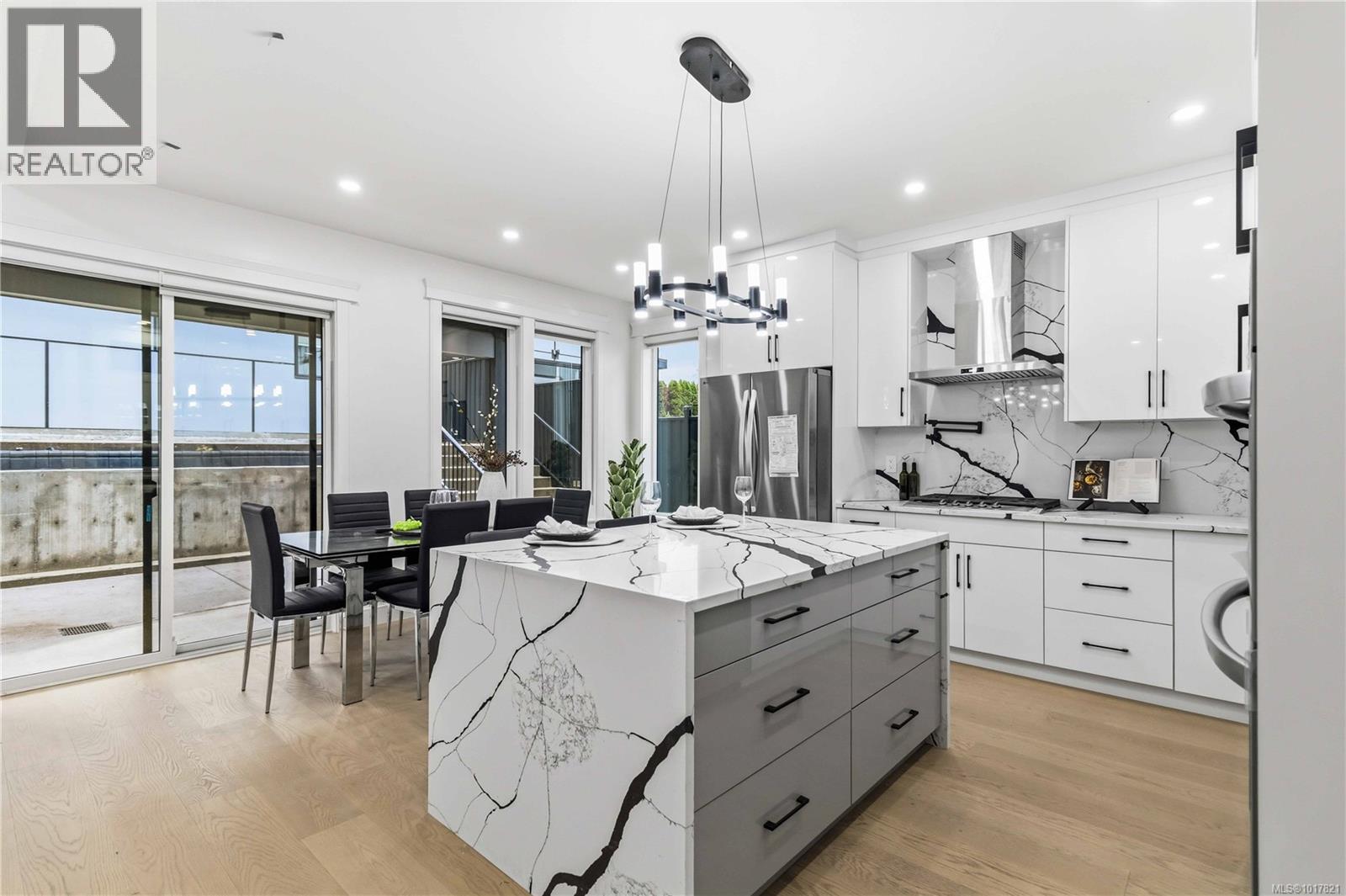  669 Canterbury Road, Saanich