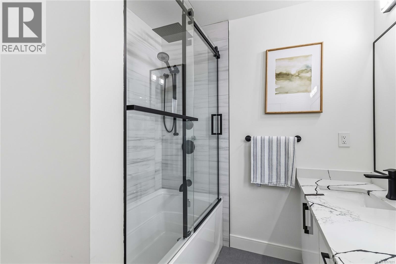  669 Canterbury Road, Saanich