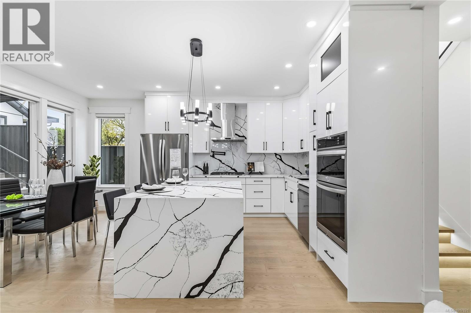  669 Canterbury Road, Saanich