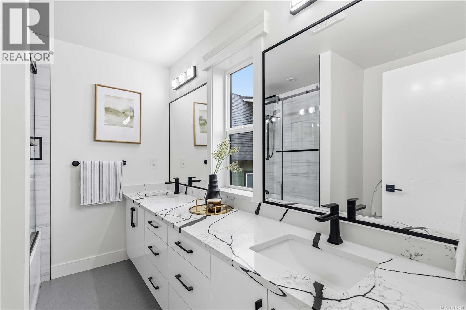  669 Canterbury Road, Saanich