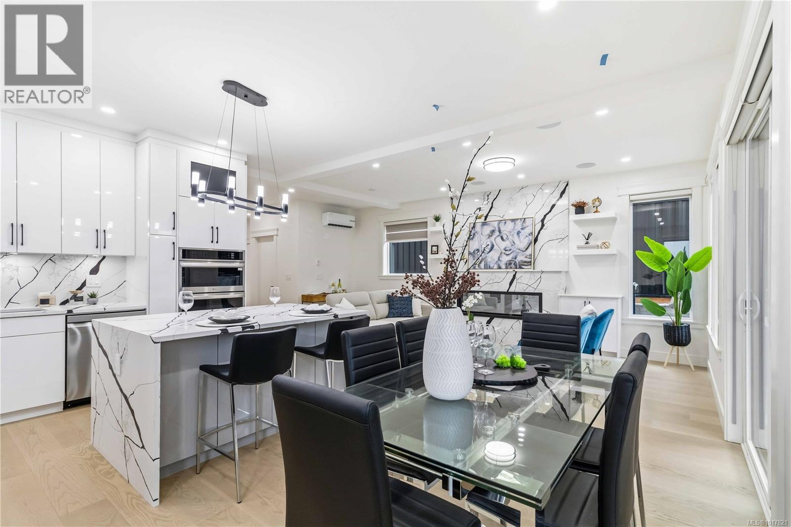  669 Canterbury Road, Saanich