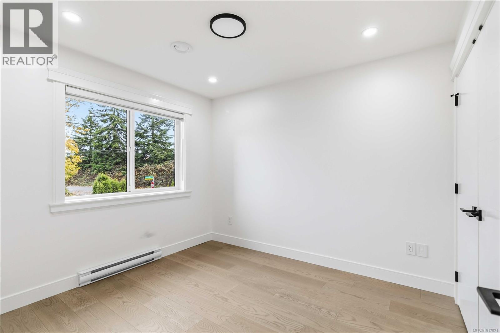  669 Canterbury Road, Saanich