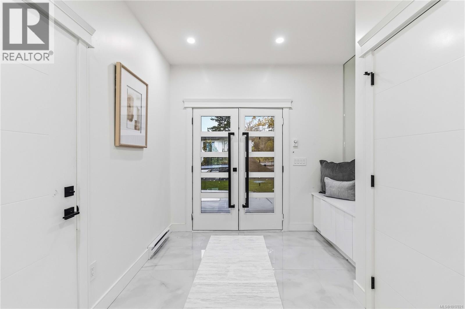  669 Canterbury Road, Saanich