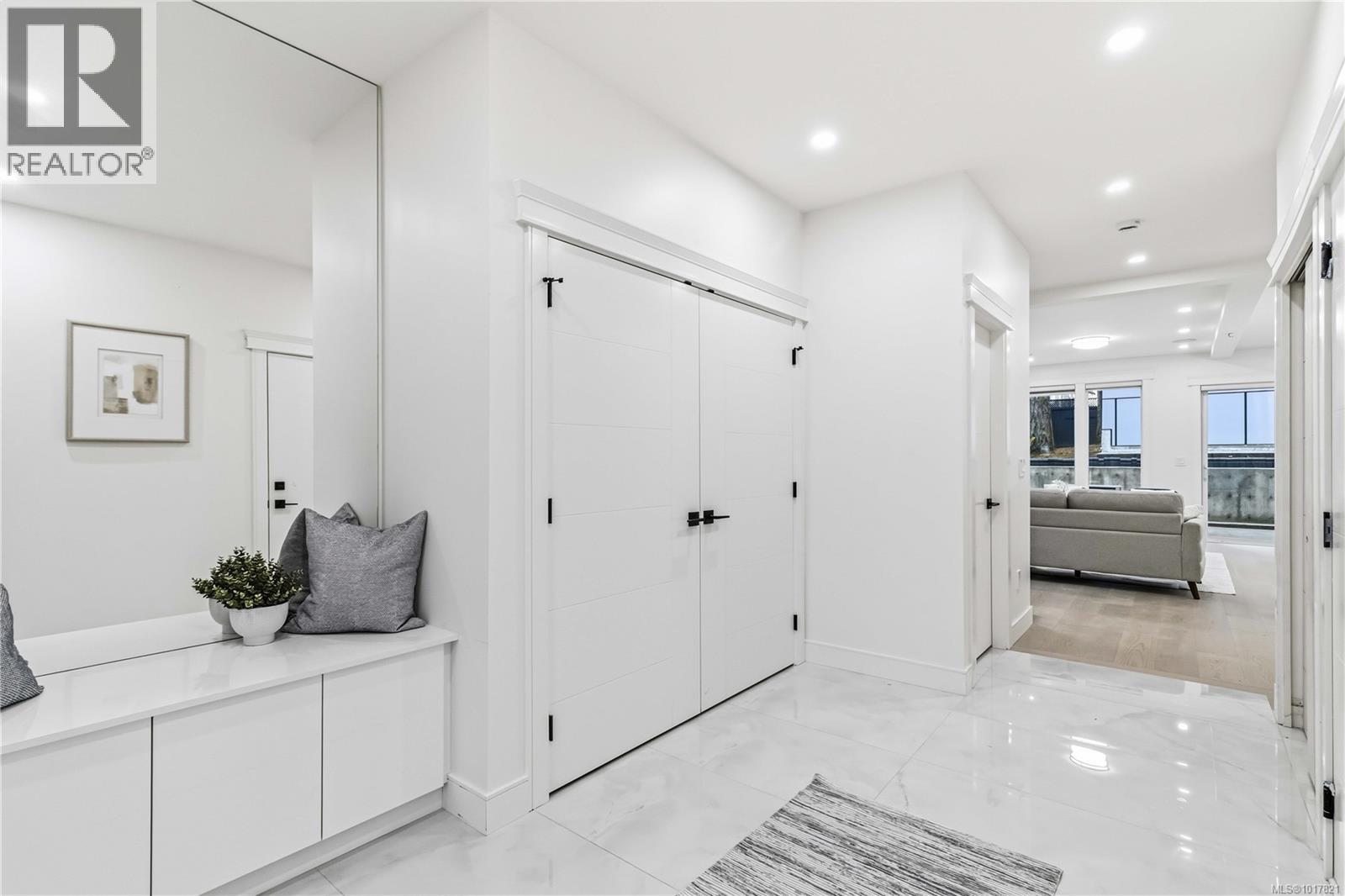  669 Canterbury Road, Saanich