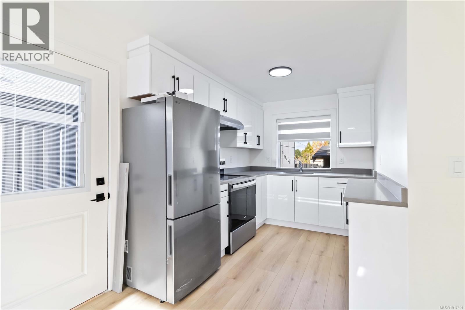  669 Canterbury Road, Saanich