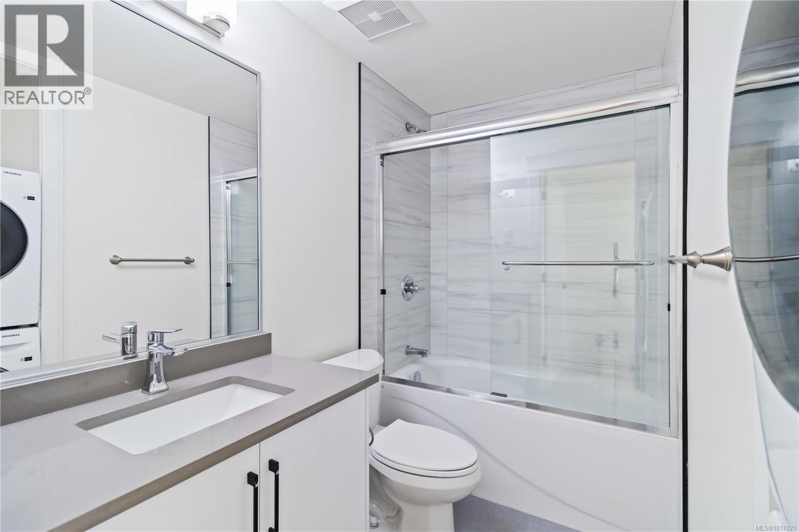  669 Canterbury Road, Saanich