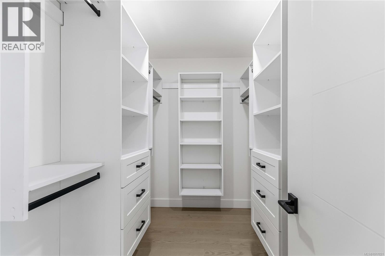  669 Canterbury Road, Saanich