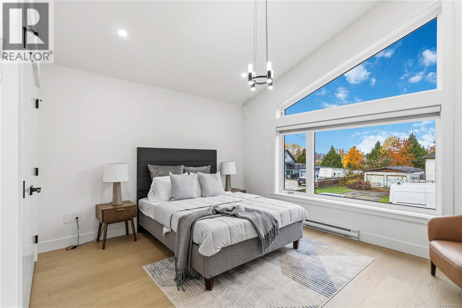  669 Canterbury Road, Saanich