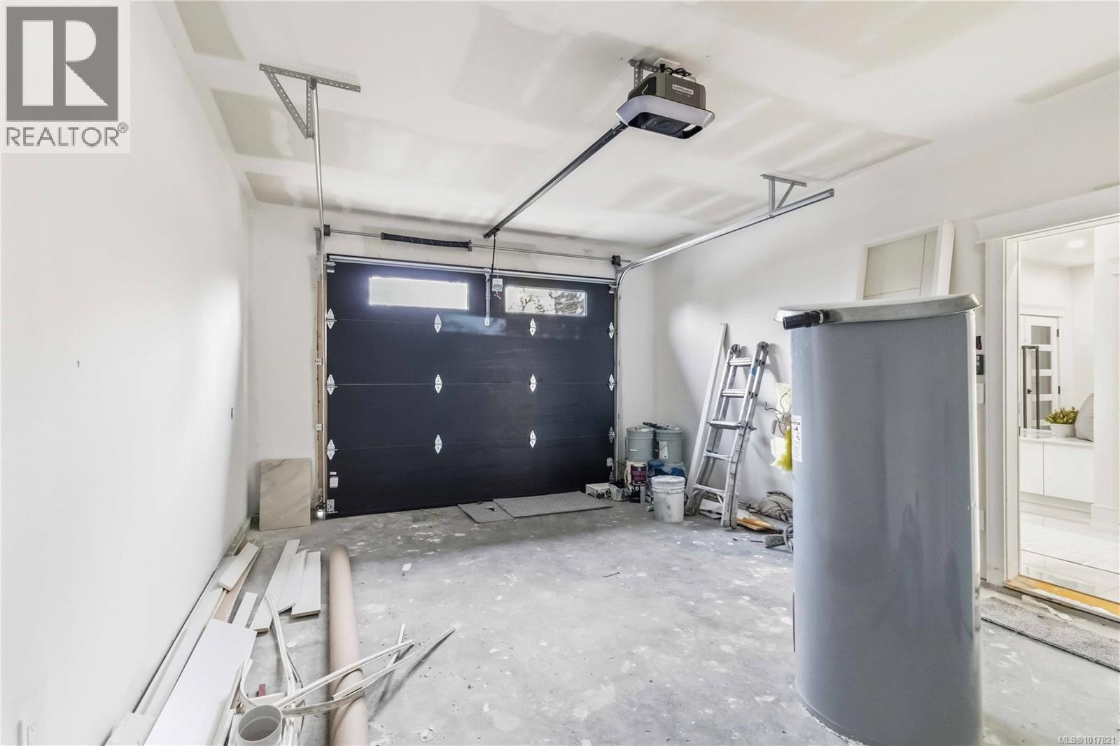  669 Canterbury Road, Saanich