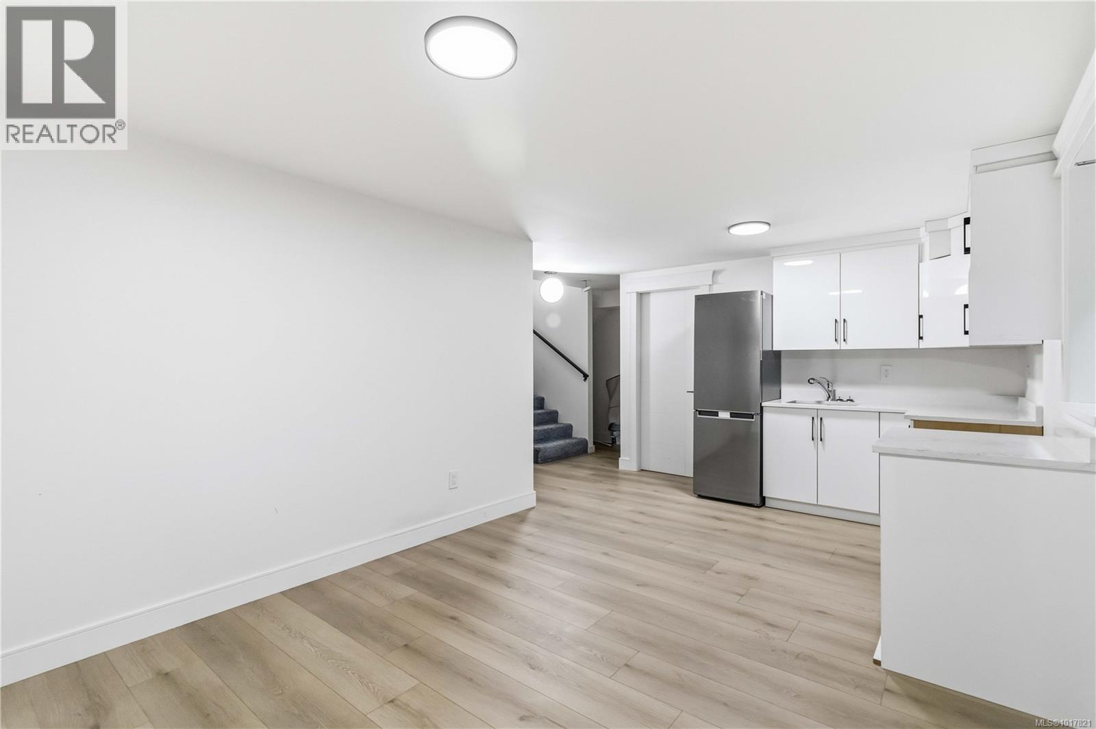  669 Canterbury Road, Saanich