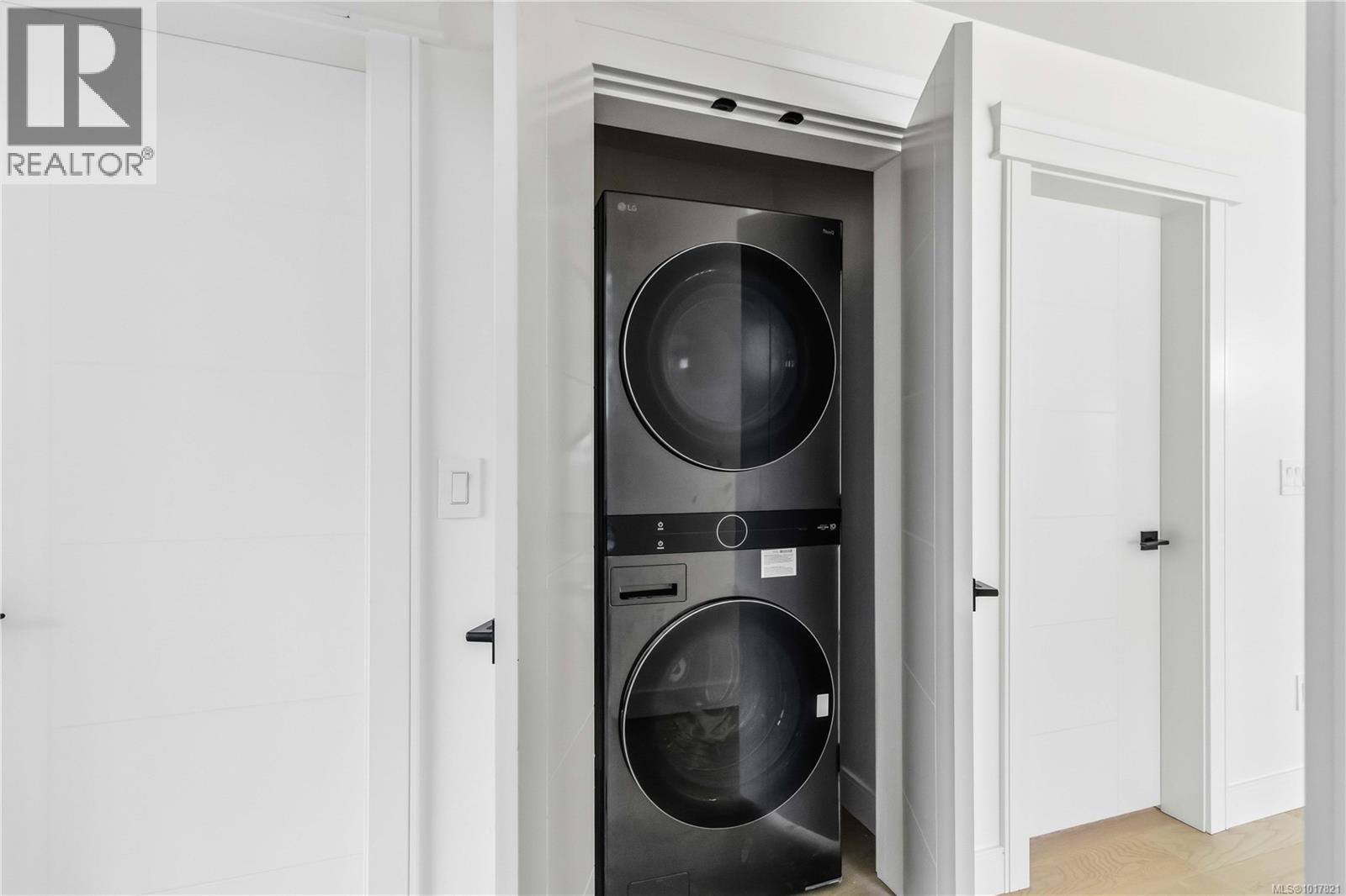  669 Canterbury Road, Saanich