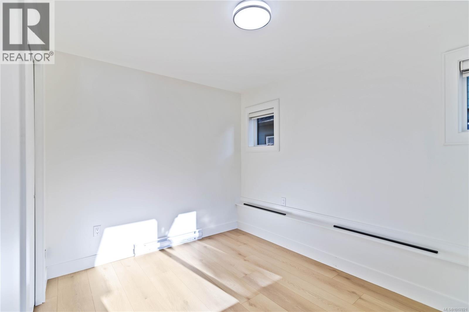  669 Canterbury Road, Saanich