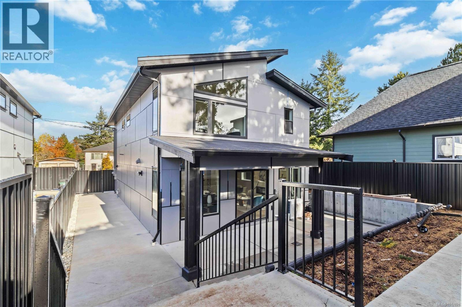  669 Canterbury Road, Saanich