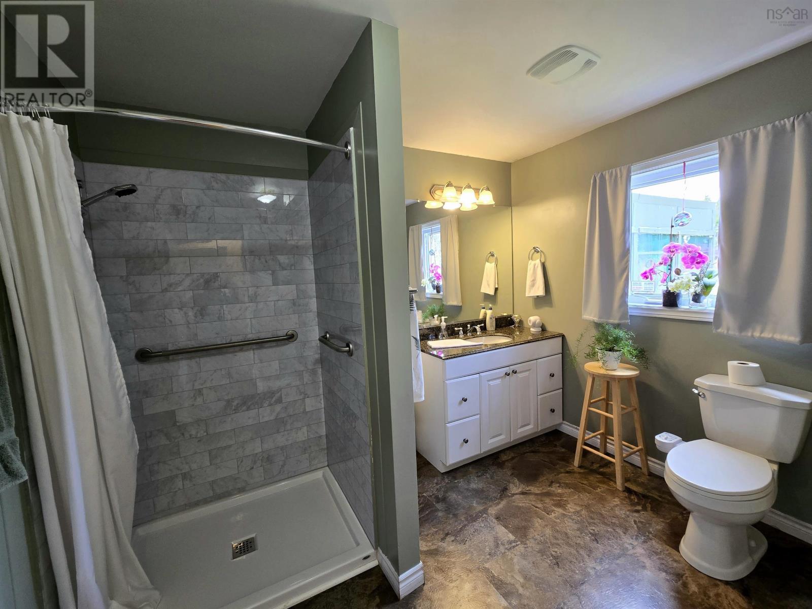 Property 37 of 41 of 1235 Loch Lomond Road