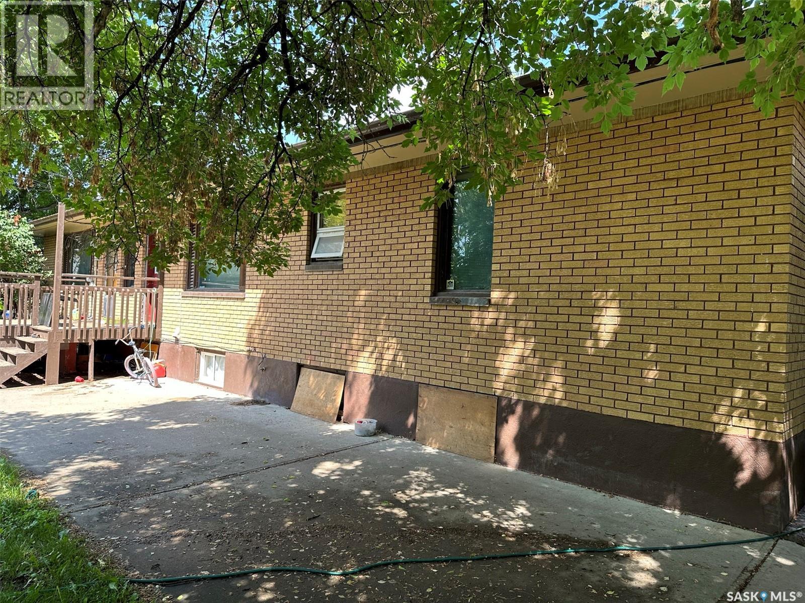 502 1st STREET W — photo 38