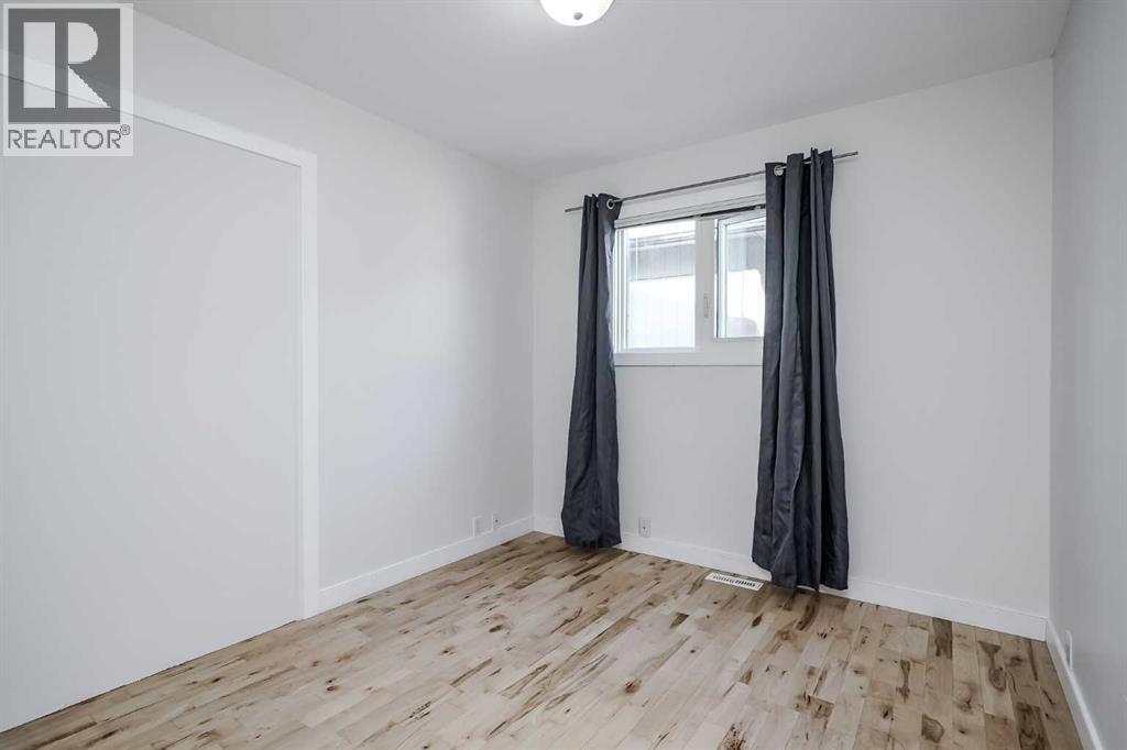 Single Family House Bungalow for Sale in  Bermuda Drive NW Beddington Heights Calgary 