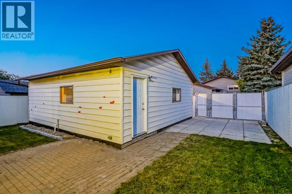 Single Family House Bungalow for Sale in  Bermuda Drive NW Beddington Heights Calgary 