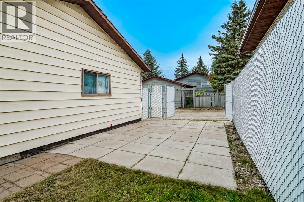 Single Family House Bungalow for Sale in  Bermuda Drive NW Beddington Heights Calgary 