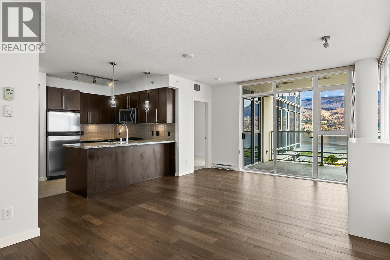 1902 1075 Sunset Drive, Kelowna