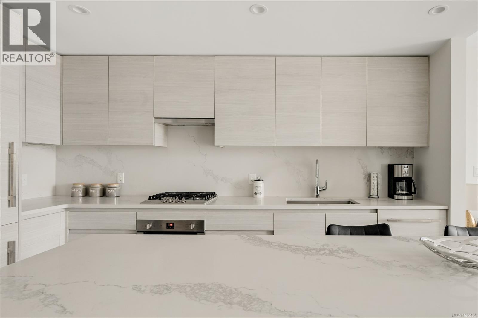 2002 777 Herald Street, Victoria