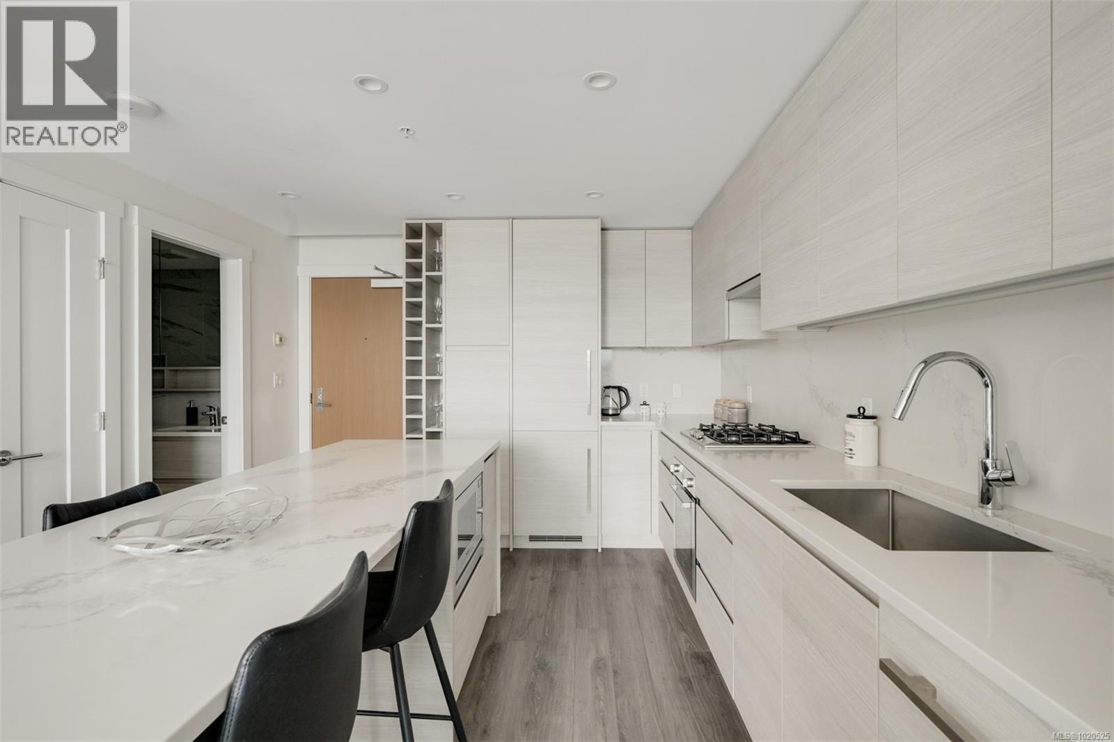 2002 777 Herald Street, Victoria