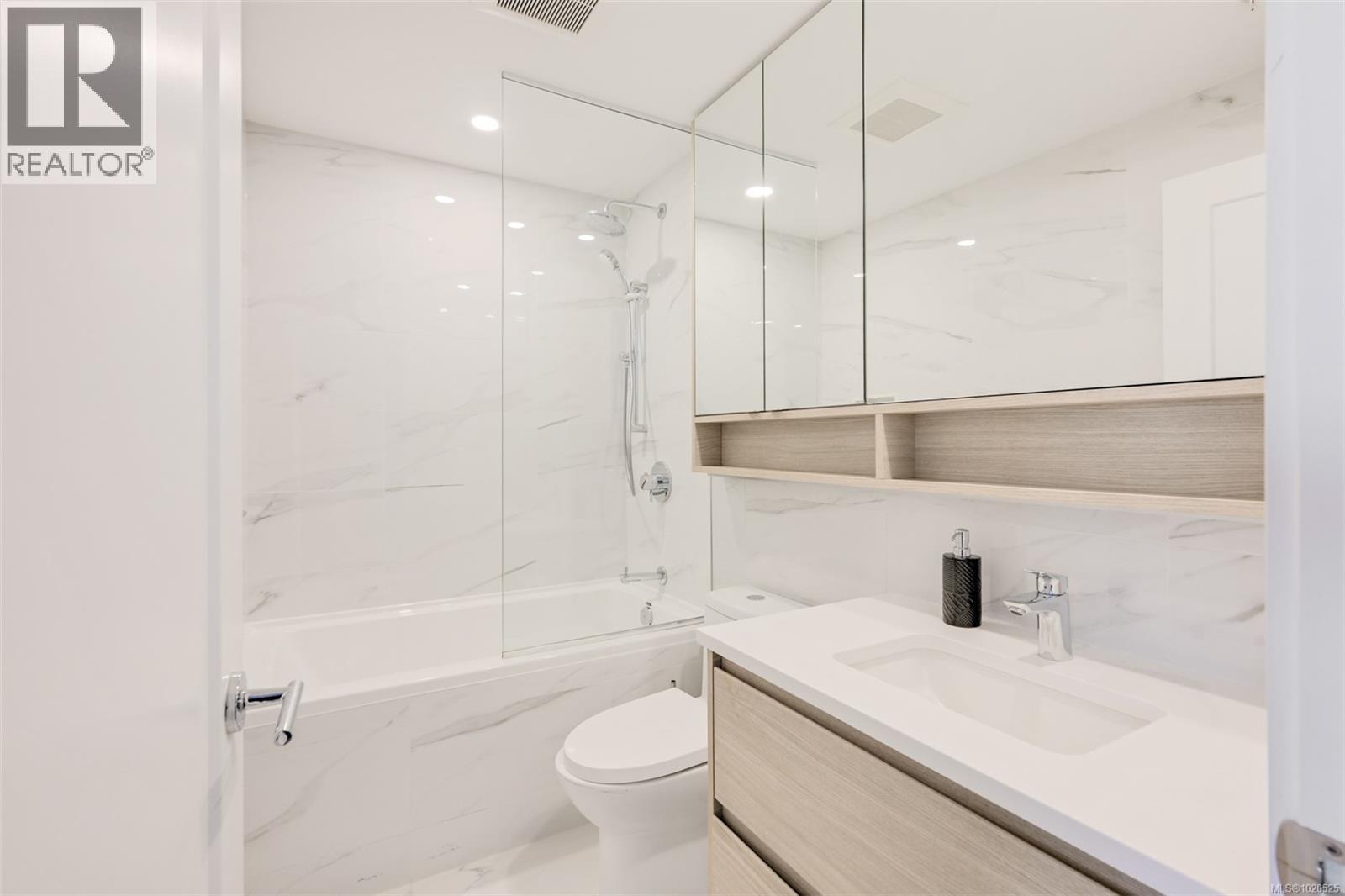 2002 777 Herald Street, Victoria