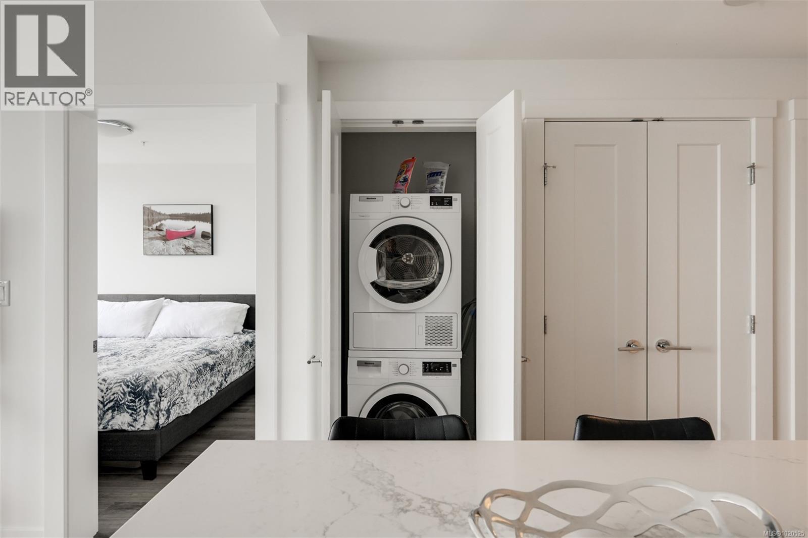 2002 777 Herald Street, Victoria