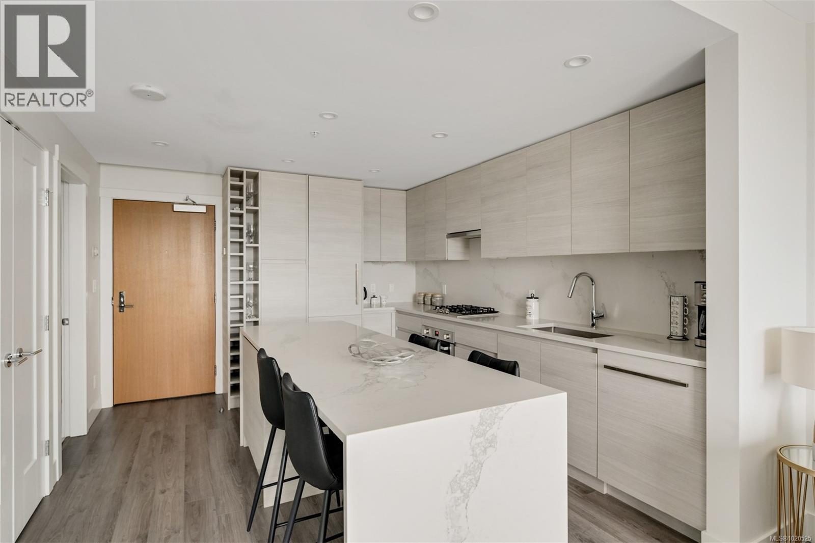 2002 777 Herald Street, Victoria