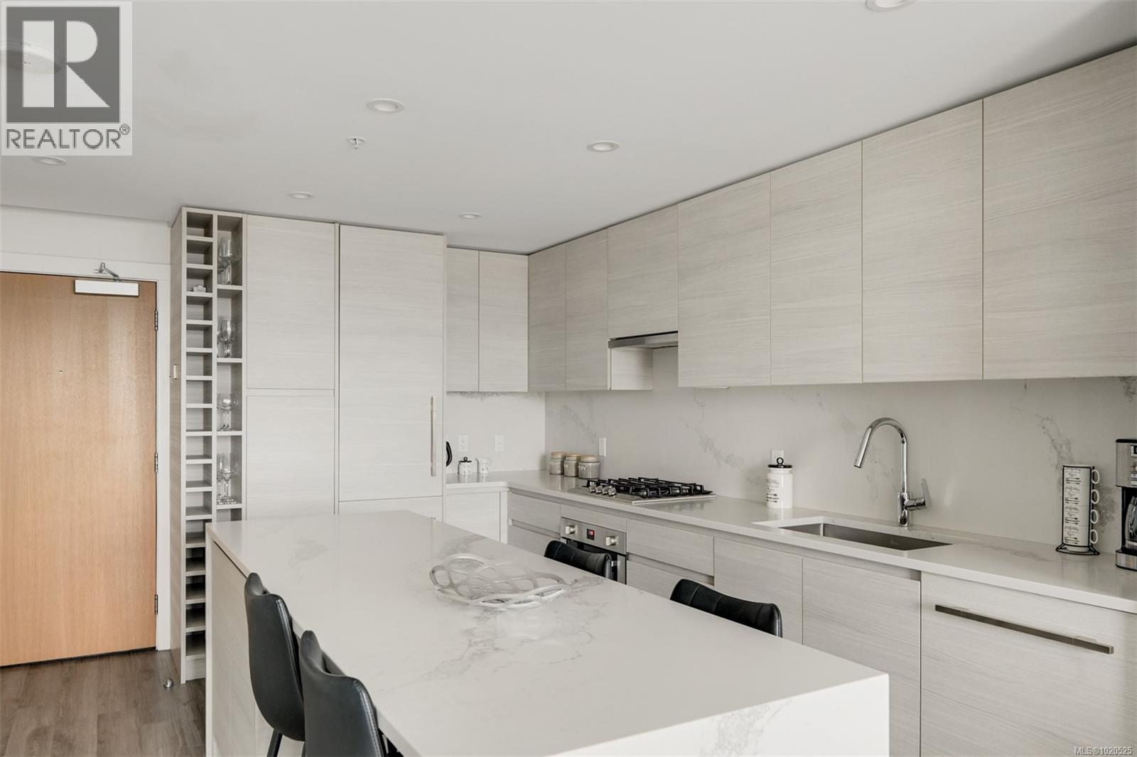 2002 777 Herald Street, Victoria