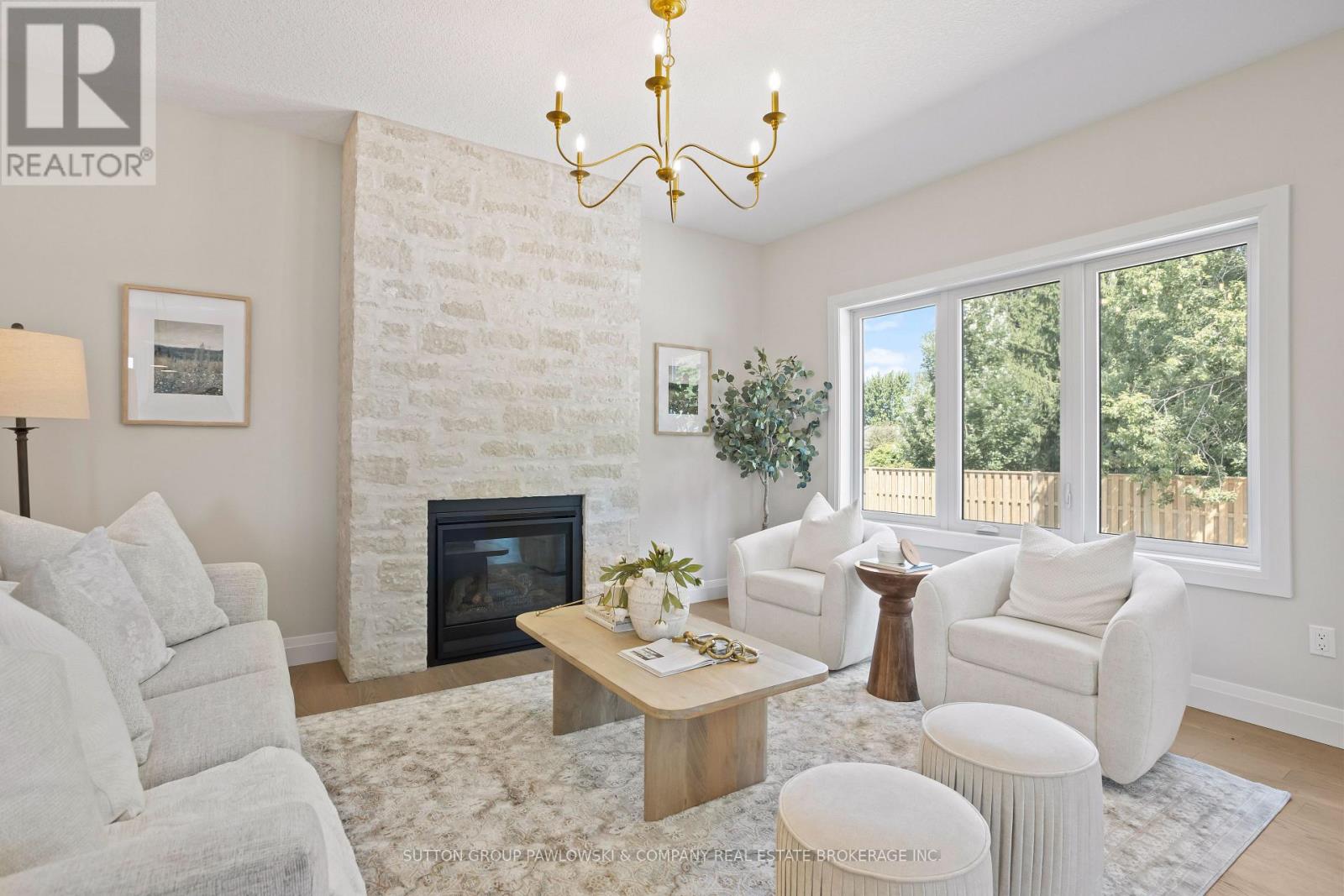 Single Family House for Sale in  SPRUCE CRESCENT North Middlesex (Parkhill) 