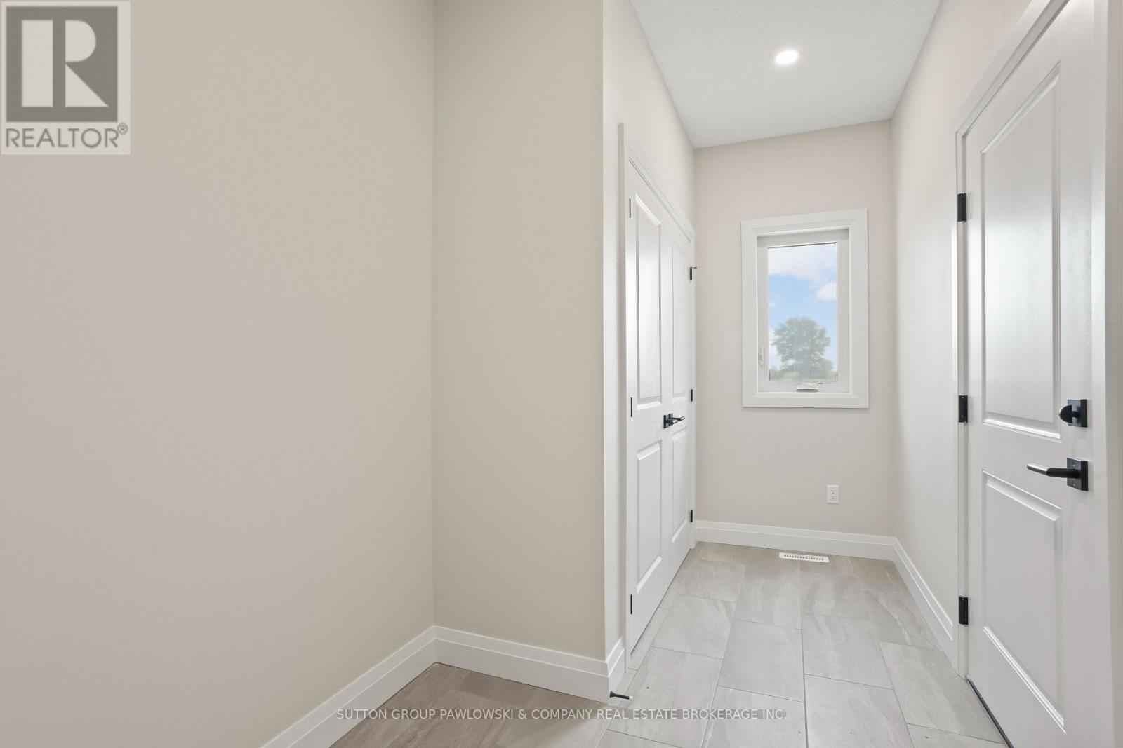 Single Family House for Sale in  SPRUCE CRESCENT North Middlesex (Parkhill) 