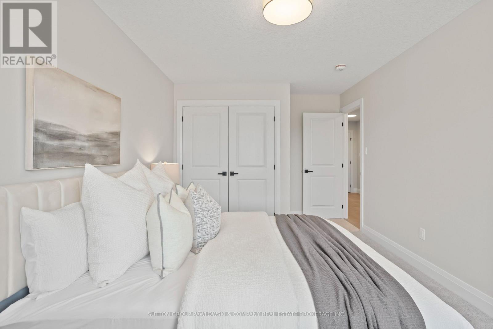 Single Family House for Sale in  SPRUCE CRESCENT North Middlesex (Parkhill) 