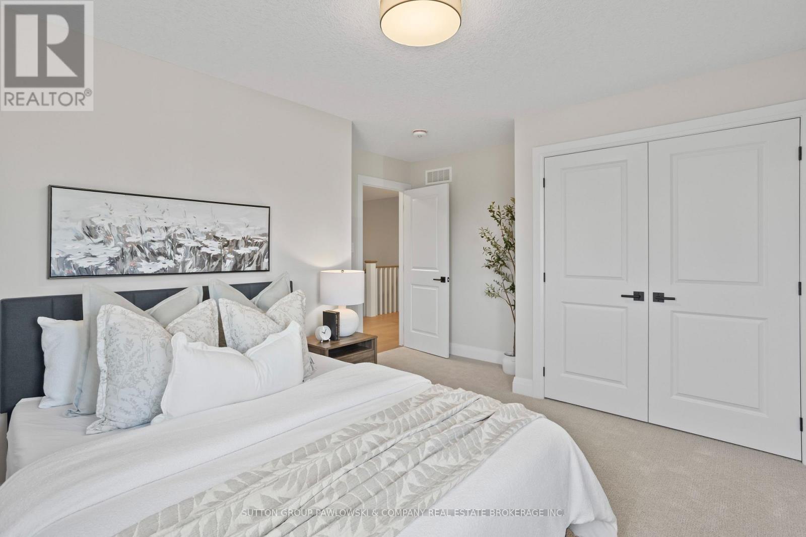 Single Family House for Sale in  SPRUCE CRESCENT North Middlesex (Parkhill) 