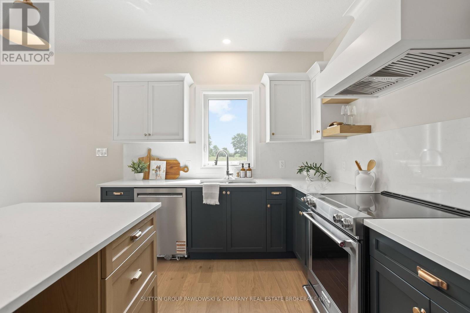 Single Family House for Sale in  SPRUCE CRESCENT North Middlesex (Parkhill) 