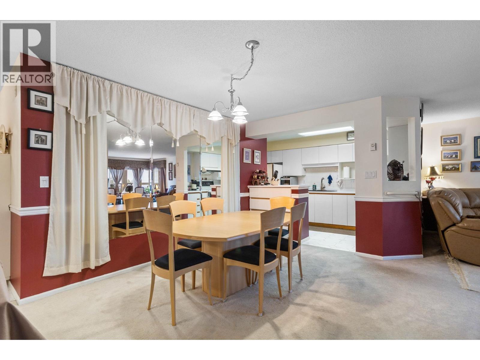 301 106 W KINGS ROAD, North Vancouver