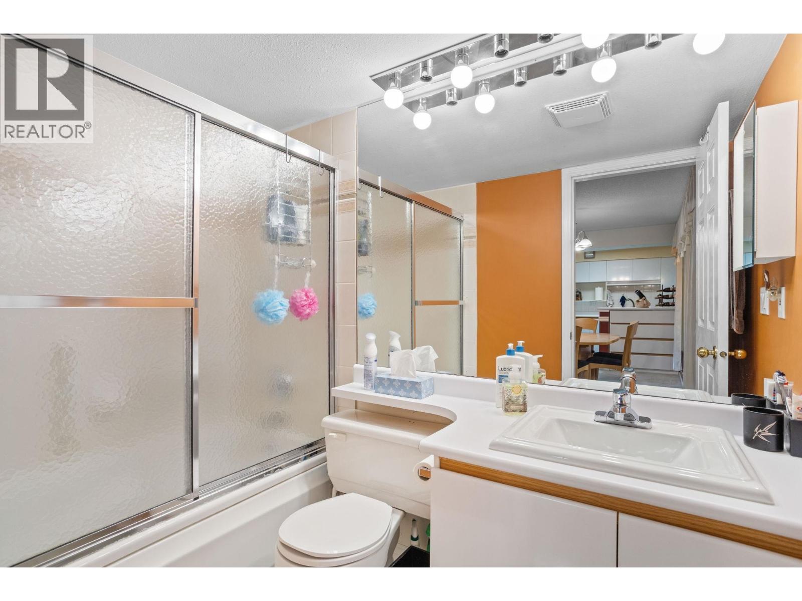 301 106 W KINGS ROAD, North Vancouver