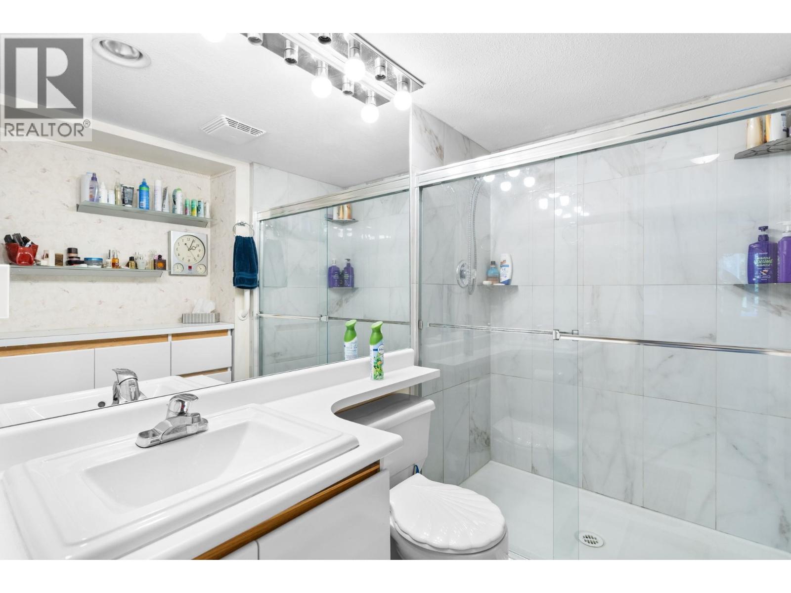 301 106 W KINGS ROAD, North Vancouver