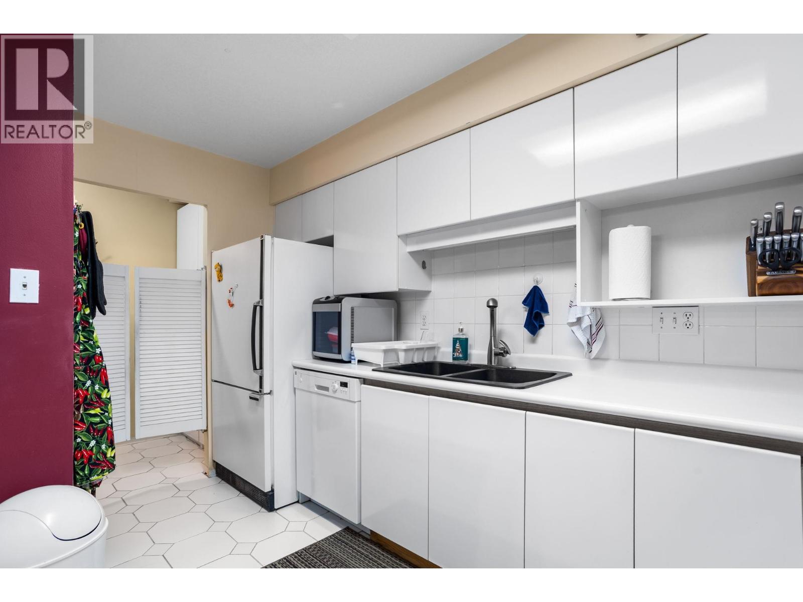 301 106 W KINGS ROAD, North Vancouver