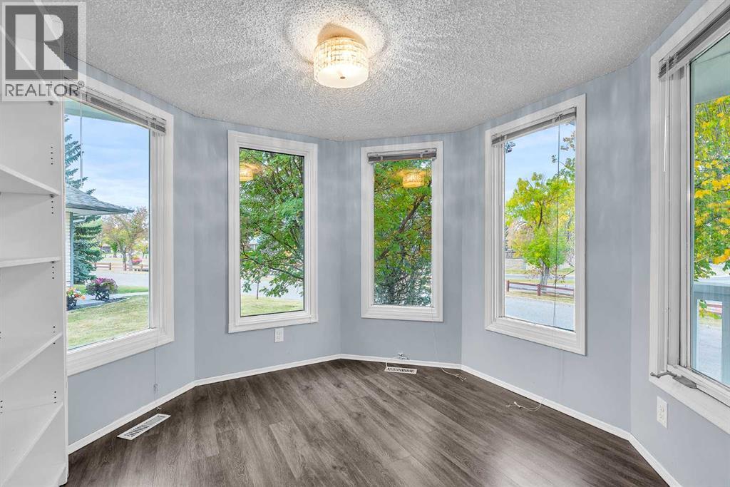 Single Family House for Sale in  Scenic Way NW Scenic Acres Calgary 