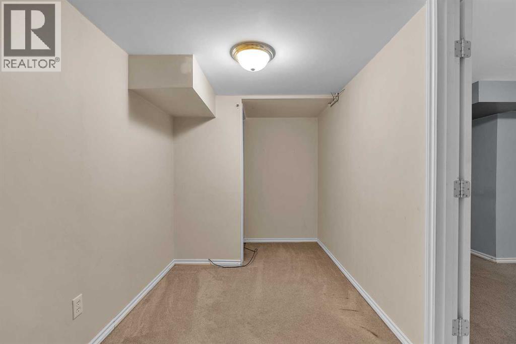 Single Family House for Sale in  Scenic Way NW Scenic Acres Calgary 