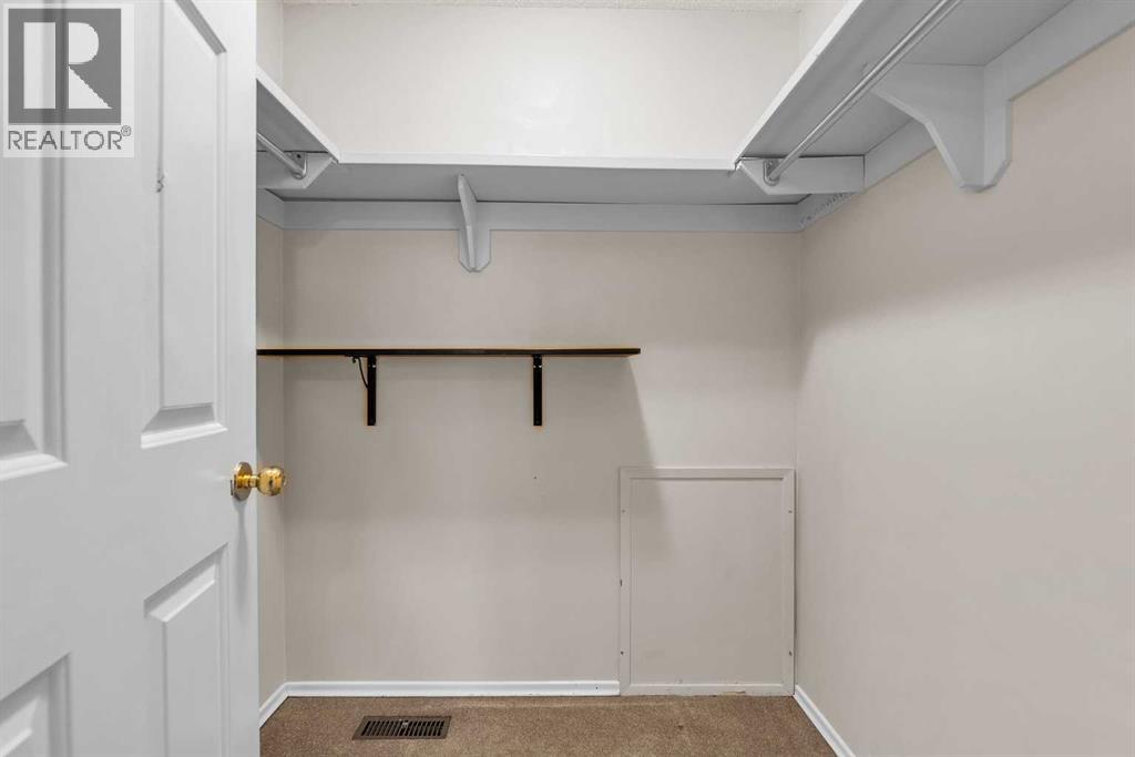 Single Family House for Sale in  Scenic Way NW Scenic Acres Calgary 