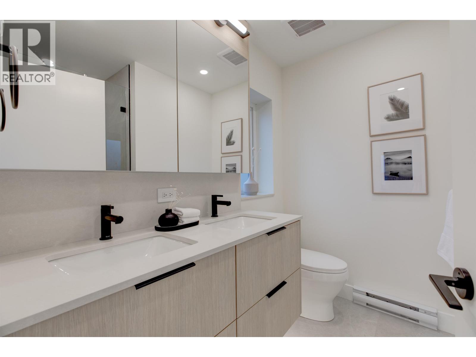 7 339 KEARY STREET, New Westminster