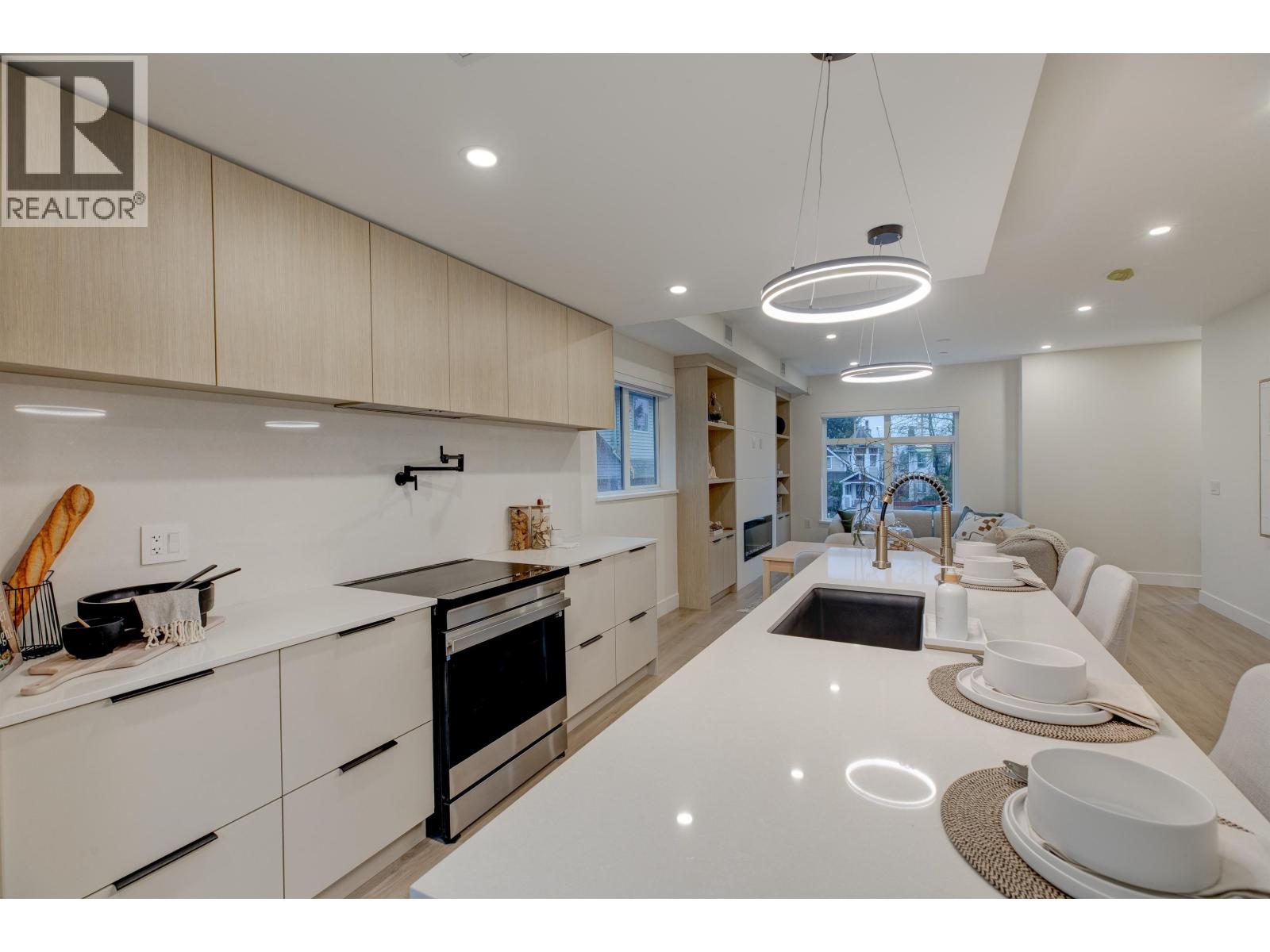 7 339 KEARY STREET, New Westminster