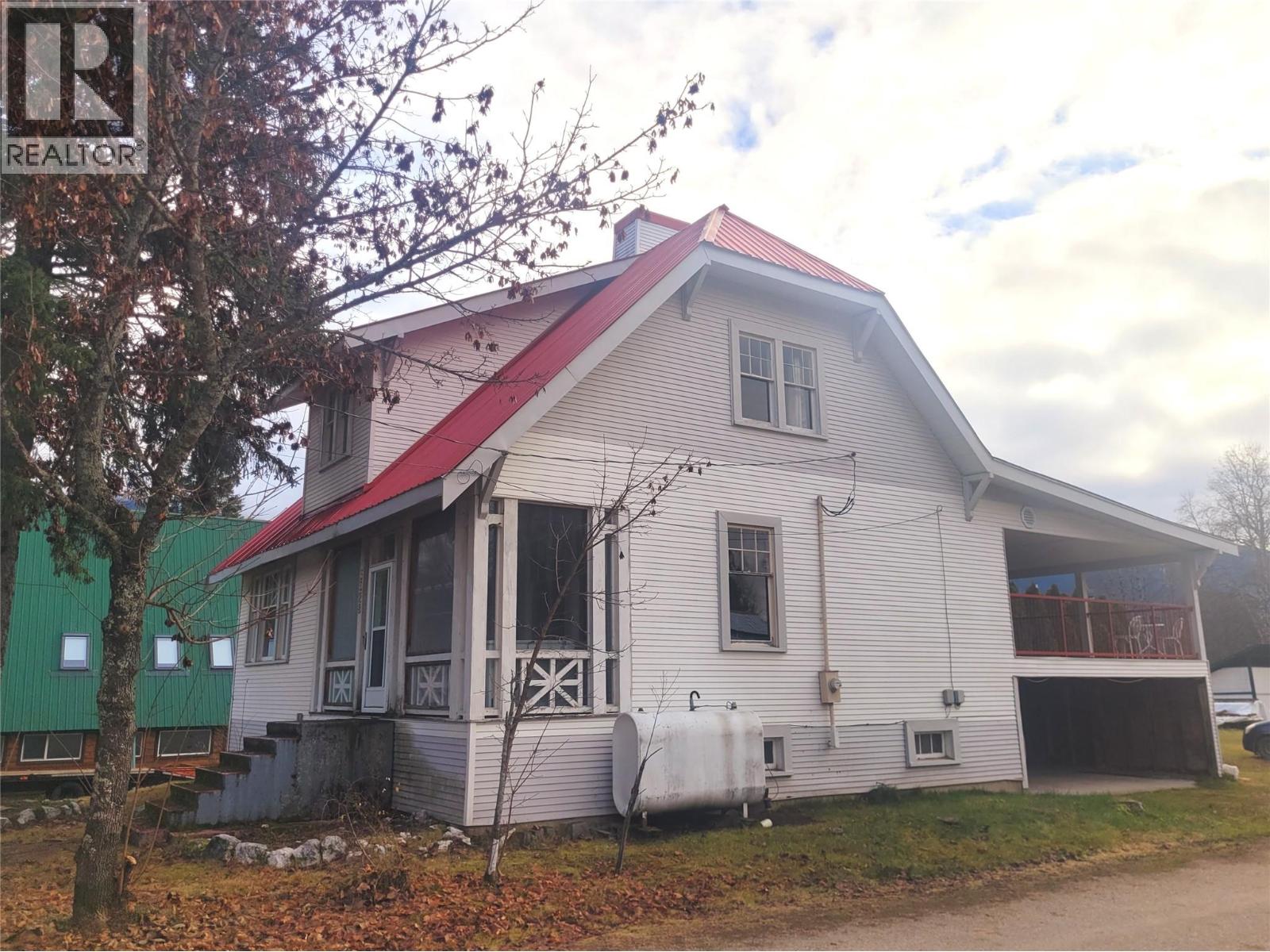 5928 Fourth Avenue - Photo 3 of 44, Blue River, British Columbia