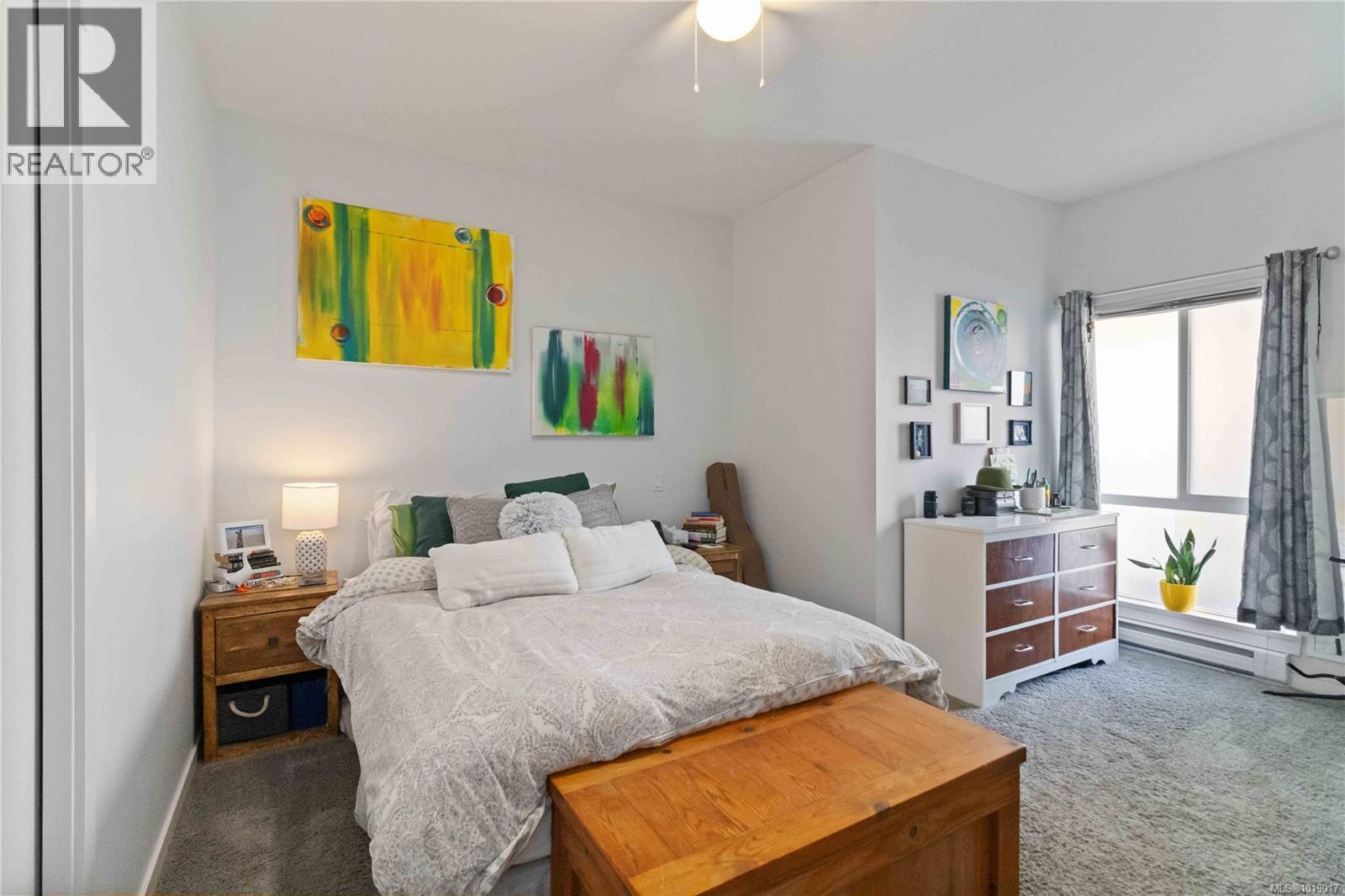 105 4050 Douglas Street, Saanich