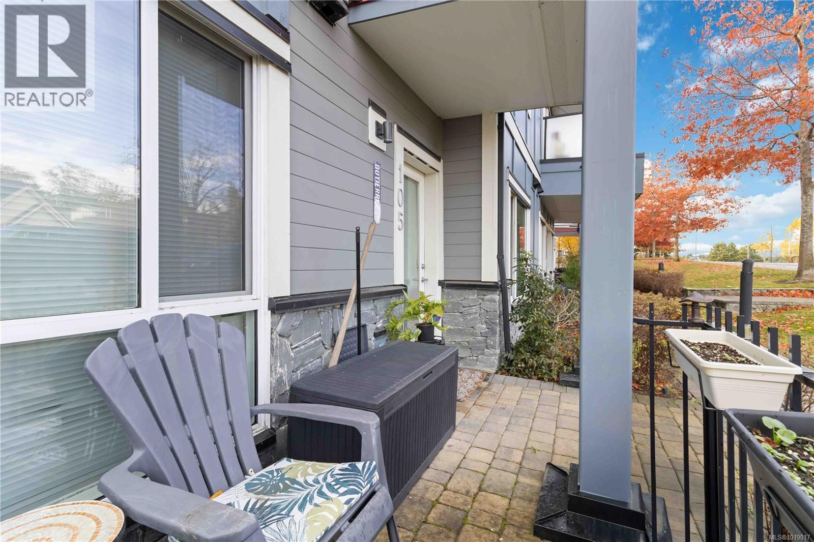 105 4050 Douglas Street, Saanich