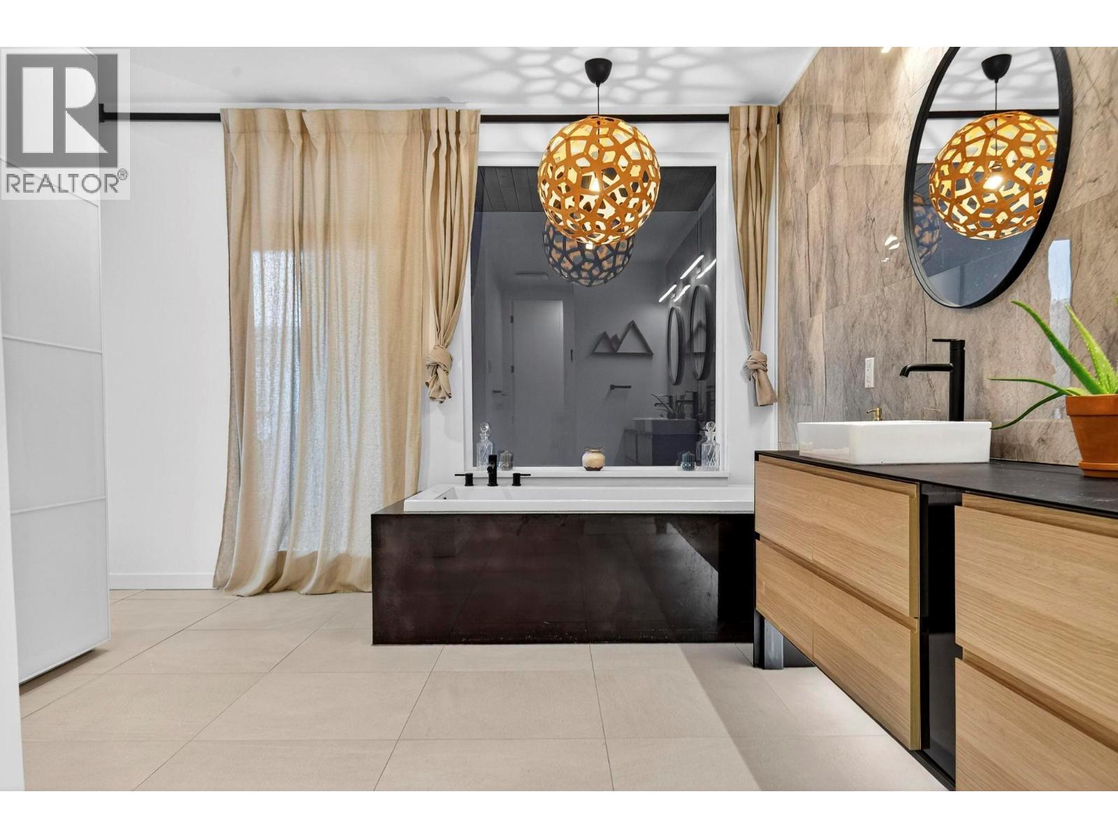 15873 Kobayashi Court, Lake Country